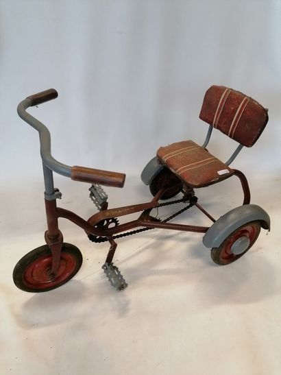 Tricycle rouge et gris, année 50, 78cm