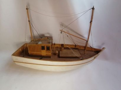 Chalutier, maquette en bois, 60 cm