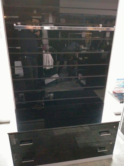 Ensemble de 14 meubles bas de rangement ouvrant...