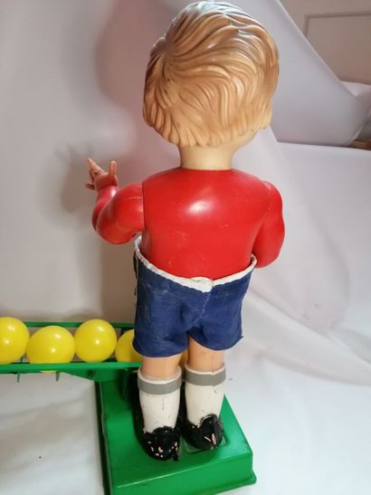 Joueur de foot automate, en état de marche,...