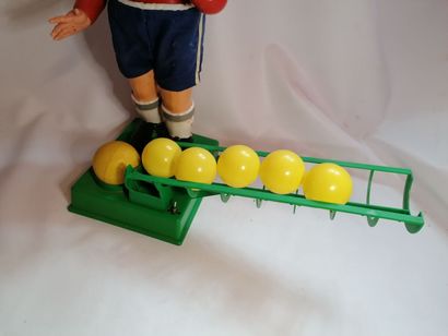 Joueur de foot automate, en état de marche,...