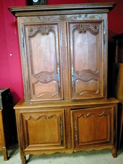 Un buffet 2 corps H226cm, L154cm, P62cm
