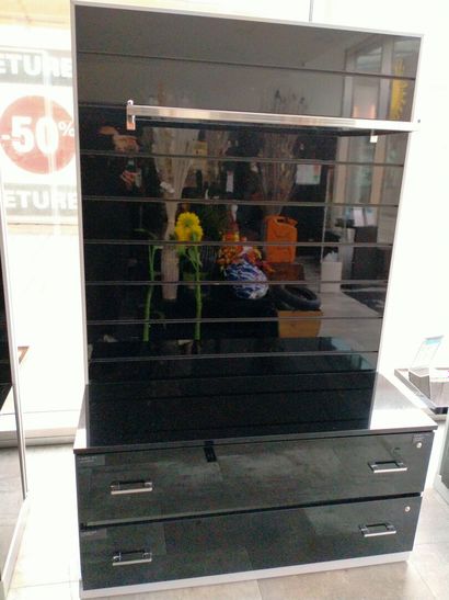 Ensemble de 14 meubles bas de rangement ouvrant...