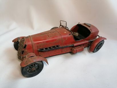 Voiture en tôle rouge en l'état, 39cm