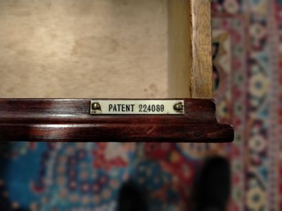 Une coiffeuse de bateau probablement, Patent...