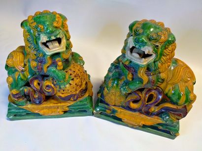 Paire de chiens de Fô ou lions gardiens chinois...