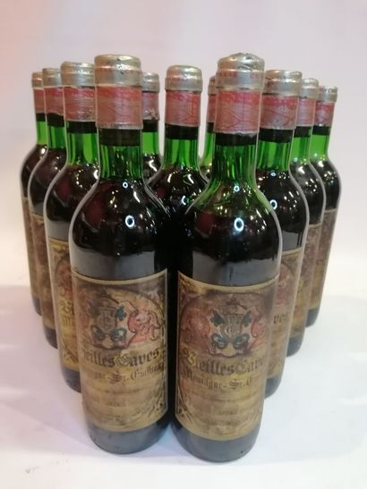 
14 bottles, Vieilles caves Montagne Saint-Emilion,...