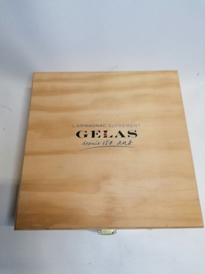 
ARMAGNAC, GELAS Wooden tasting box 4 bottles...