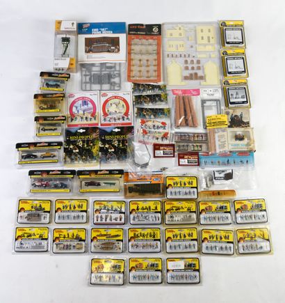 
Lot de 50 sachets divers,






personnages...