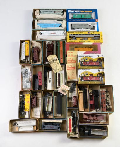
lot 26 wagons, kit divers marchandises,...