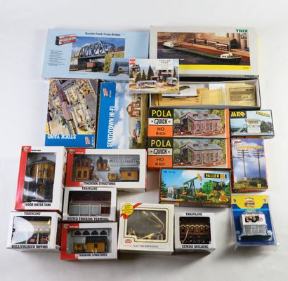 
Lot de 18 maquettes diverses(sans garantie...