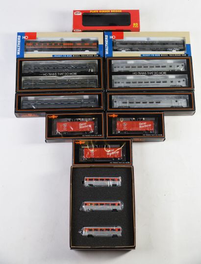 
Lot 1 pont, 11 voitures, 1 coffret complet,...