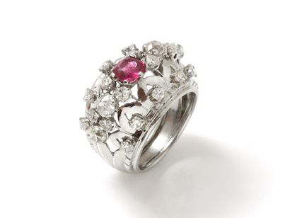 Bague dôme en platine 850 millièmes, légèrement...