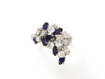 Bague en or gris 750 millièmes, décorée d'une...