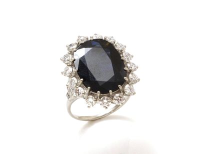 Ring marquise in white gold 750 thousandths...