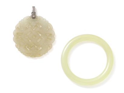 Lot in nephrite jade, composed of a pendant...