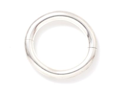 HERMES

Bracelet jonc articulé en argent...