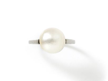 
 
Bague en platine 850 millièmes, ornée...