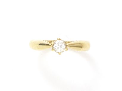 Solitaire ring in gold 750 thousandths, decorated...