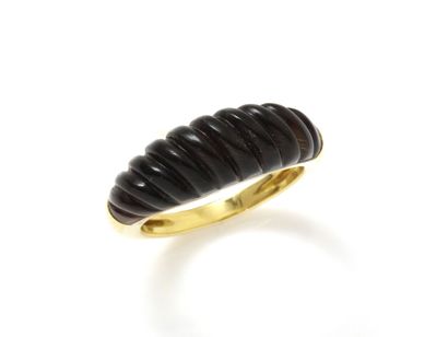 MELLERIO

Ring in gold 750 thousandths, decorated...