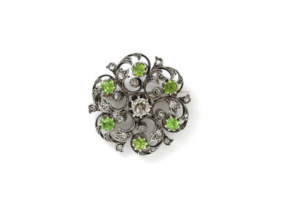Flower brooch in gold 750 and silver 800...
