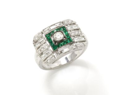 Ring in white gold 750 thousandths with openwork...