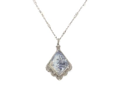 Necklace in platinum 850 thousandths, holding...