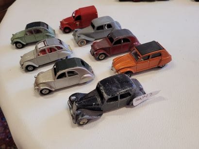 Dinky-toys, lot of 8 Citroen cars, including...