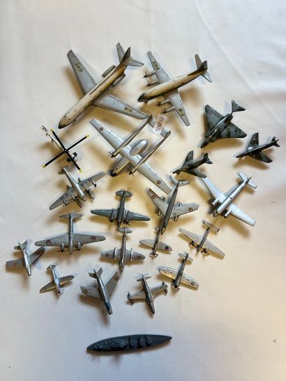 Dinky -Toys a lot of 20 jet planes, twin...