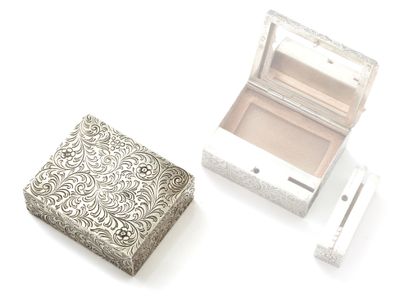 800 thousandth silver beauty box, entirely...