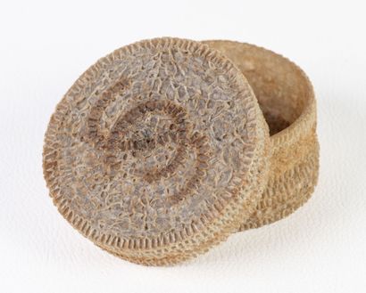 Line VAUTRIN (1913-1997). Circular pill box...