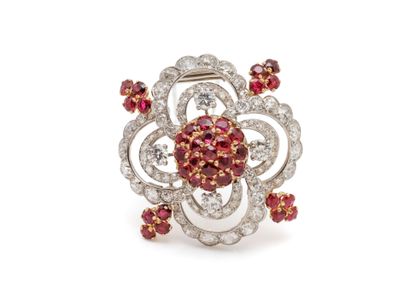 CARTIER Paris
Beautiful lapel clip in gold...