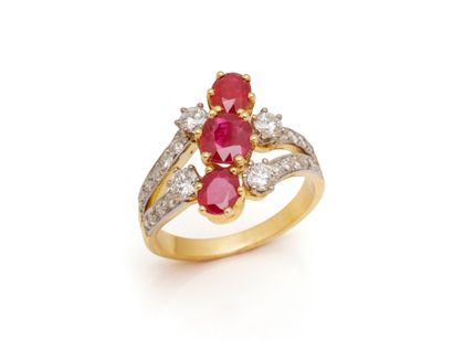 Beautiful ring in 750 thousandths gold set...