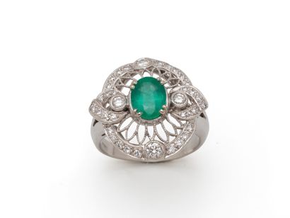 850 thousandth platinum ring set with a claw-set...