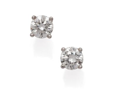 Pair of 750 thousandths white gold stud earrings...