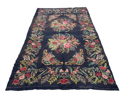 20th century Moldavian carpet, flowers on...