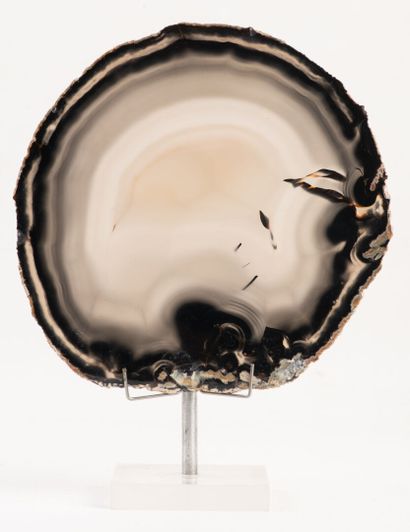 Uruguayan agate slice with natural colors...