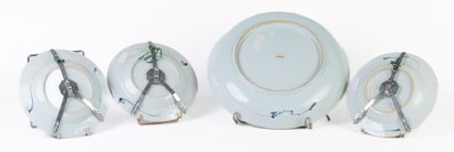 A set including 3 plates (D22cm), small accidents...