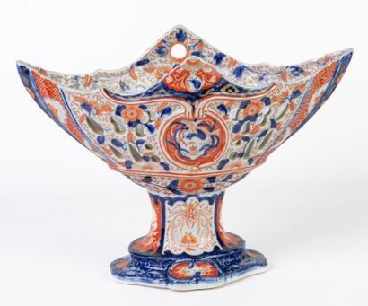 JAPAN, 20th, Imari, porcelain pedestal bowl....