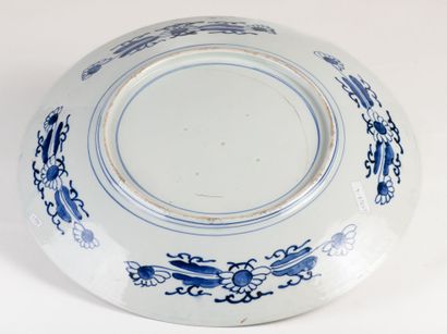 JAPAN. Large Imari dish (long hair under...