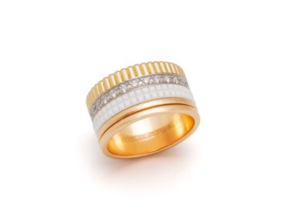 BOUCHERON ''QUATRE''
2-tone gold ring, composed...