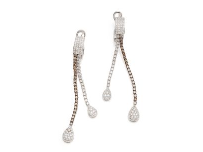 YESSAYAN
Pair of earrings in 750 thousandths...