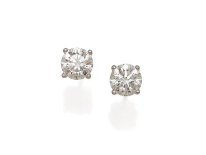 Pair of 950 thousandth platinum stud earrings...