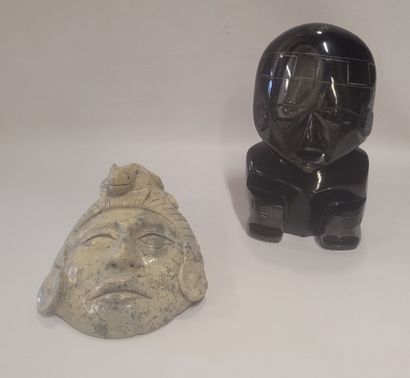 Un lot comprenant un masque et une statuette...