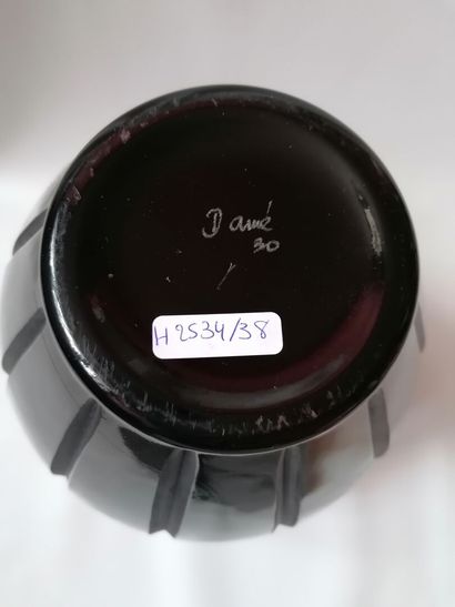 Un vase Damé Noir H30.5cm