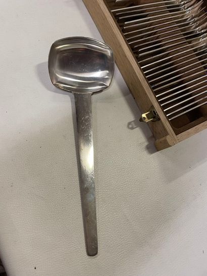 Bouillet Boudelle. Une ménagère en acier...