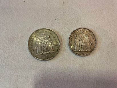 un lot de 2 pièces argent comprenant une...