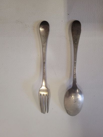 Deux couverts en argent XVIIIème. Poids 73...