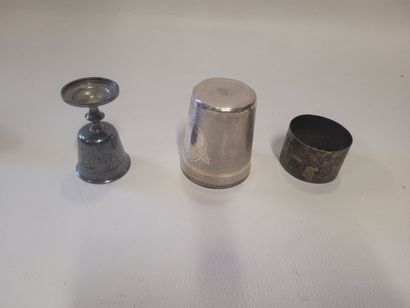 lot argent comprenant une timbale , un porte...