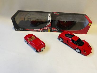 lot de 2 FERRARI à l'échelle 1/18eme de marque...